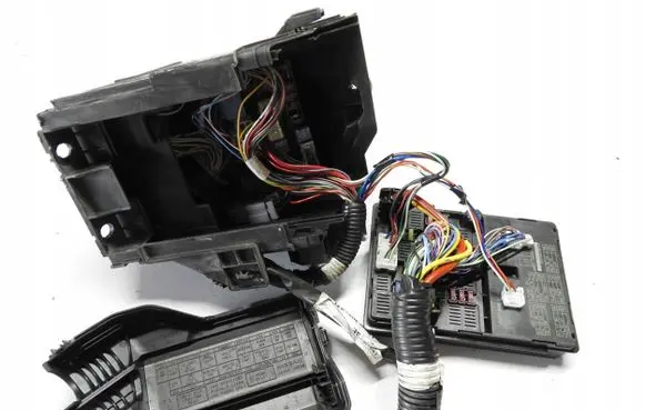 Nissan Note (E12) Fuse box set 8200973738