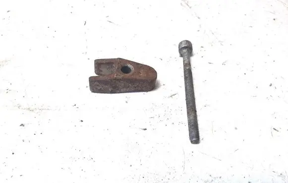 Mercedes-Benz ML W164 Fuel Injector clamp holder 