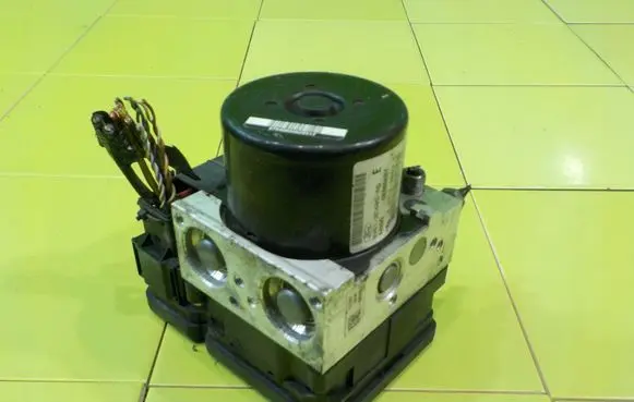 Ford C-MAX II ABS Pump BV612C405AG