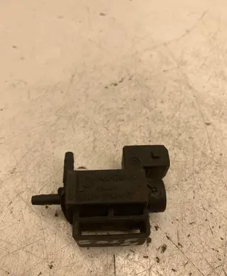 Volkswagen Golf IV Valve vacuum 72240200 037906283A 99T202