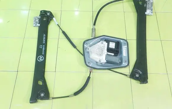 Volkswagen Scirocco Front door window regulator with motor 1Q0959701H