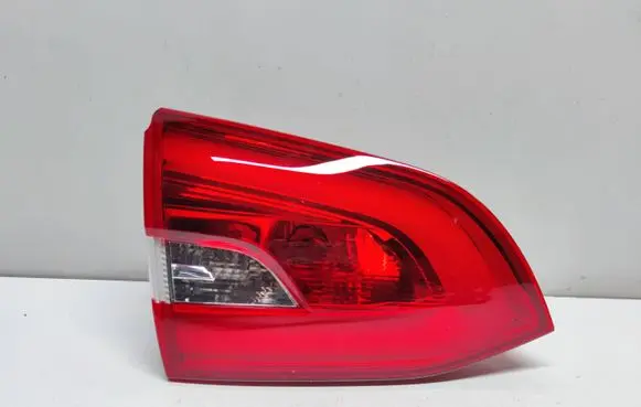 Peugeot 308 Tailgate rear/tail lights L90019034 045374