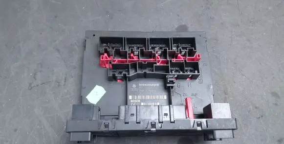 Volkswagen PASSAT B6 Fuse box set 3C0937049H