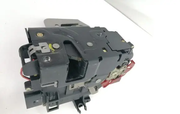Audi A4 S4 B6 8E 8H Front door lock 8E2837015C