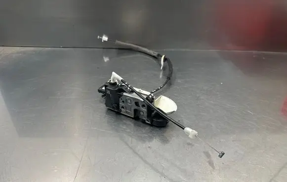 Citroen Berlingo Front door lock PSA828406 2502M0289K5 A01852