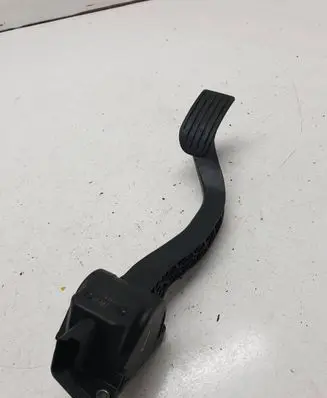 Nissan Pathfinder R51 Accelerator throttle pedal F00C3E2047