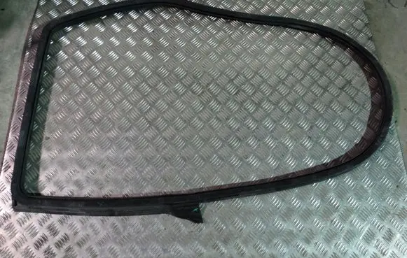 Maserati Levante Front door 670032889
