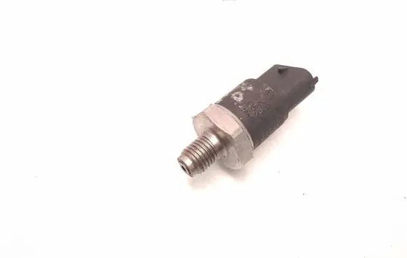 BMW 5 E39 Fuel pressure sensor 0281002405 96815003537