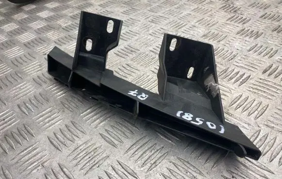 Audi Q7 4L Front bumper mounting bracket 4L0807333A