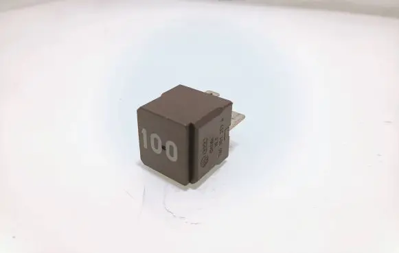 Volkswagen PASSAT B7 Other relay 7M0951253A
