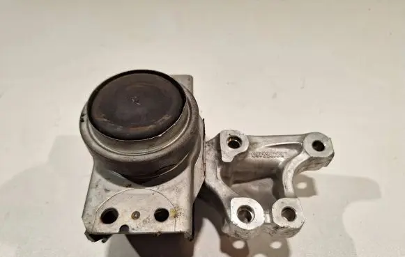 Citroen DS4 Engine mount vacuum valve 9681855180