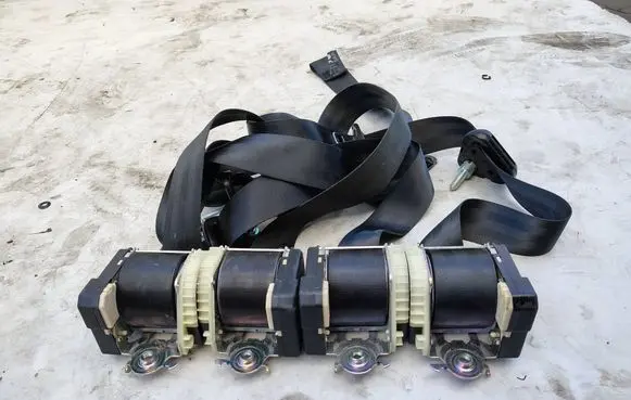 Renault Twingo II Front seatbelt 