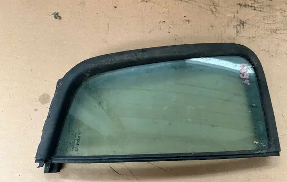 Renault Clio III Sliding door window/glass 8200432902