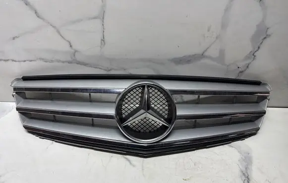Mercedes-Benz C W204 Front bumper upper radiator grill A2048800023