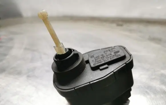Audi 80 90 S2 B4 Headlight level adjustment motor 8A0941295