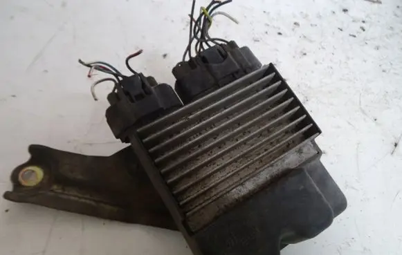 Toyota Avensis T250 Fuel injection control unit/module 8987120040