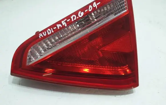 Audi A5 8T 8F Tailgate rear/tail lights 8T0945094
