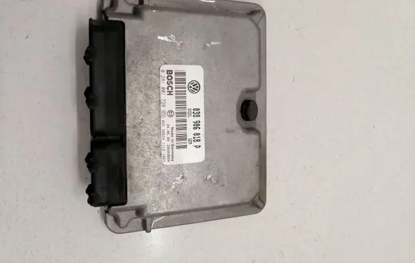 Volkswagen PASSAT B5 Engine control unit/module 038906018P 0281001720