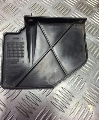 Opel Vivaro Intercooler air guide/duct channel 8200522651 93857700 L1020483