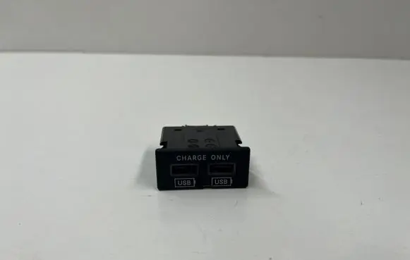 Maserati Levante USB socket connector 670037782