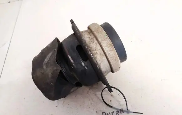 Engine mount bracket