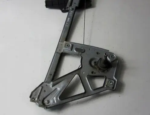 Rear door manual window regulator