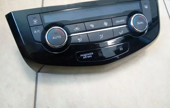 Nissan Qashqai Climate control unit 275004EA0A NE55252