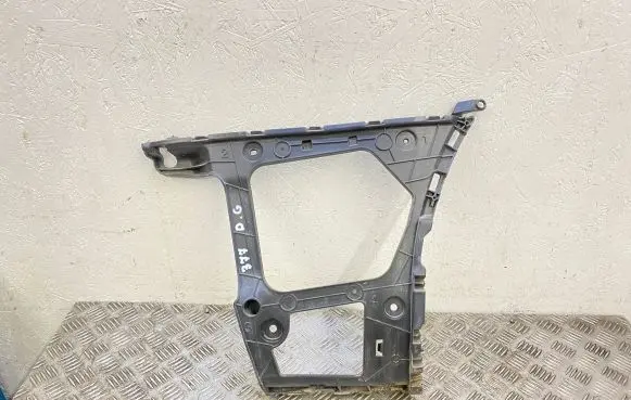 Audi Q7 4M Bumper support mounting bracket corner 4M0807454