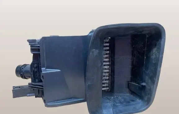 Renault Clio IV Air intake duct part 215588067R