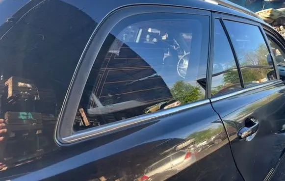 Toyota Avensis Verso Rear side window 
