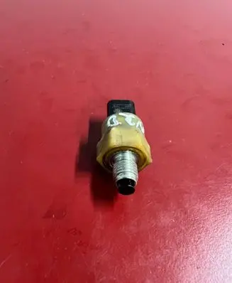 BMW X3 F25 Oil pressure sensor 8613333 6PP01037811