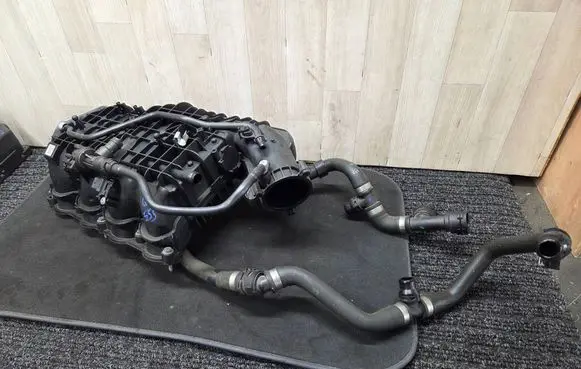 BMW 5 G30 G31 Intake manifold 8603914
