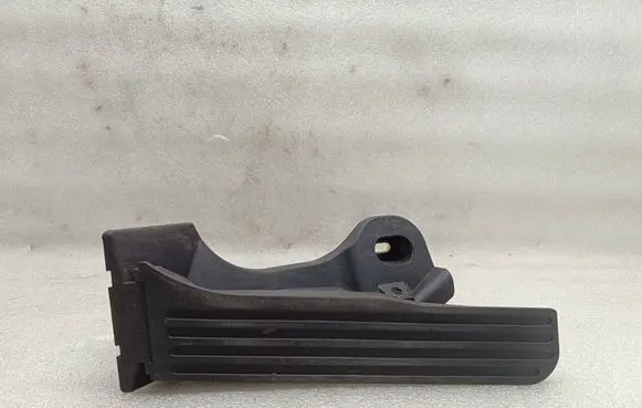 Volkswagen Touran II Accelerator throttle pedal 1T1723503J 6510300101 300511069