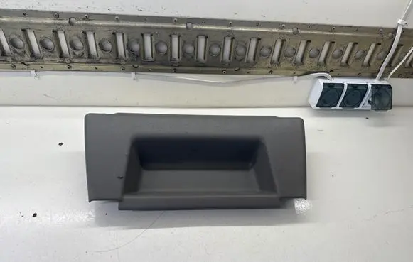 Volkswagen Multivan T5 Seat trim 7H0881697B