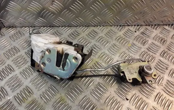 Mitsubishi Pajero Front door lock