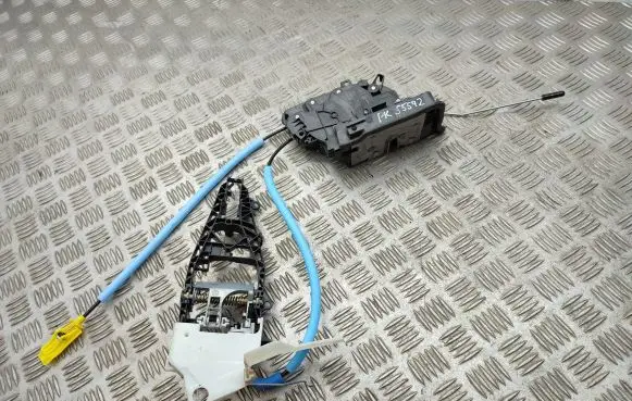 BMW 2 F45 Front door lock 728193112