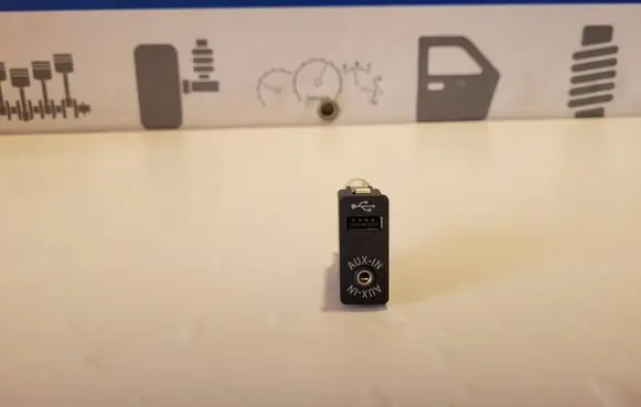 BMW 5 F10 F11 USB socket connector 923765301