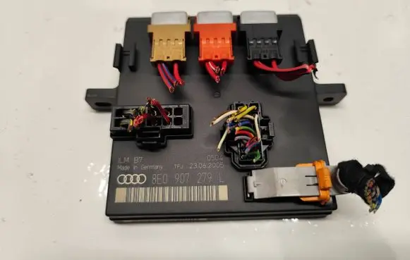 Audi A4 S4 B7 8E 8H Comfort/convenience module 8E0907279L