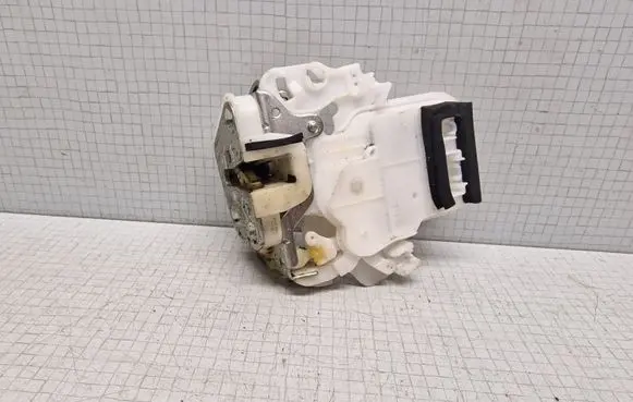 Subaru Outback Front door lock CL3 0423