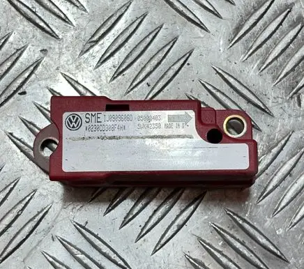 Volkswagen Golf IV Airbag deployment crash/impact sensor 5WK42350 J0909606D