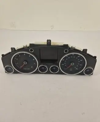 Volkswagen Touareg I Speedometer (instrument cluster) 7L6920980m