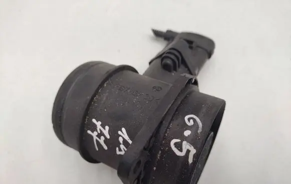 Volkswagen Golf V Mass air flow meter 038906461B 0281002531