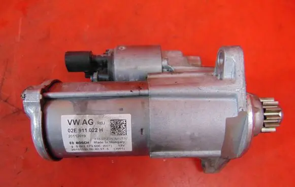 Audi Q3 F3 Starter motor 02E911022H