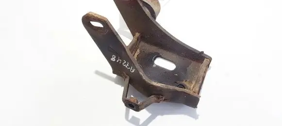 Toyota Avensis Verso Engine mounting bracket