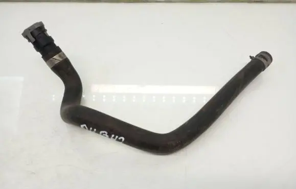 Volvo V40 Engine coolant pipe/hose