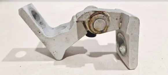 Volkswagen Polo V 6R Front door lower hinge 7n0631402
