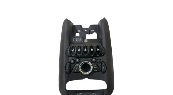 Radio/GPS head unit trim
