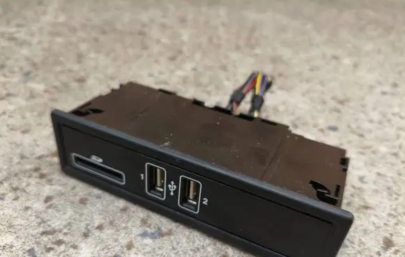 Mercedes-Benz C W205 USB socket connector A2058200526 290716