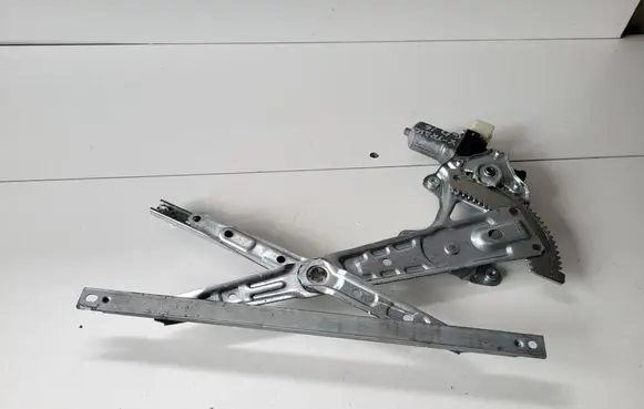 Nissan X-Trail T32 Rear door window regulator motor 827301BA0A