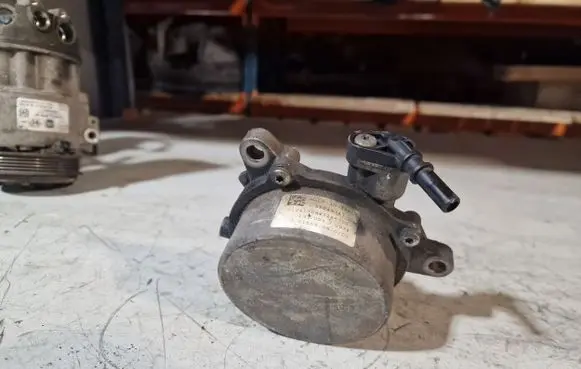 Fiat 500L Vacuum pump 55249347